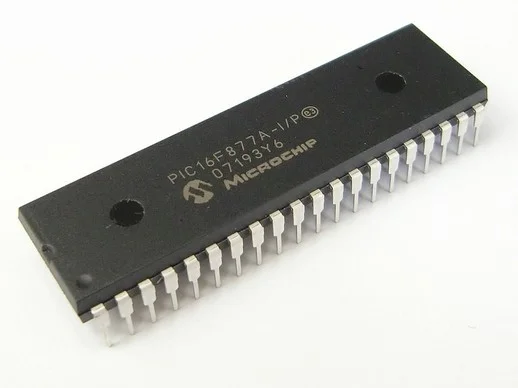 A PIC microcontroller in a 40-pin package.